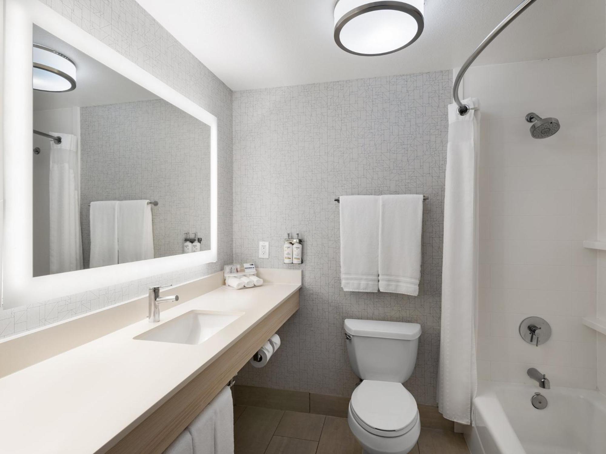 Holiday Inn Express Fort Bragg By Ihg Экстерьер фото