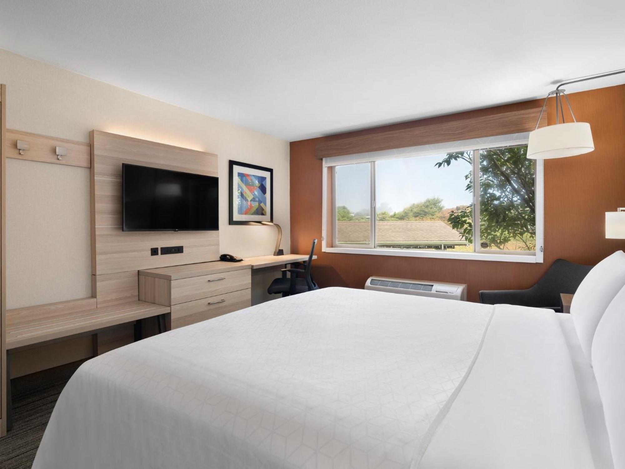 Holiday Inn Express Fort Bragg By Ihg Экстерьер фото