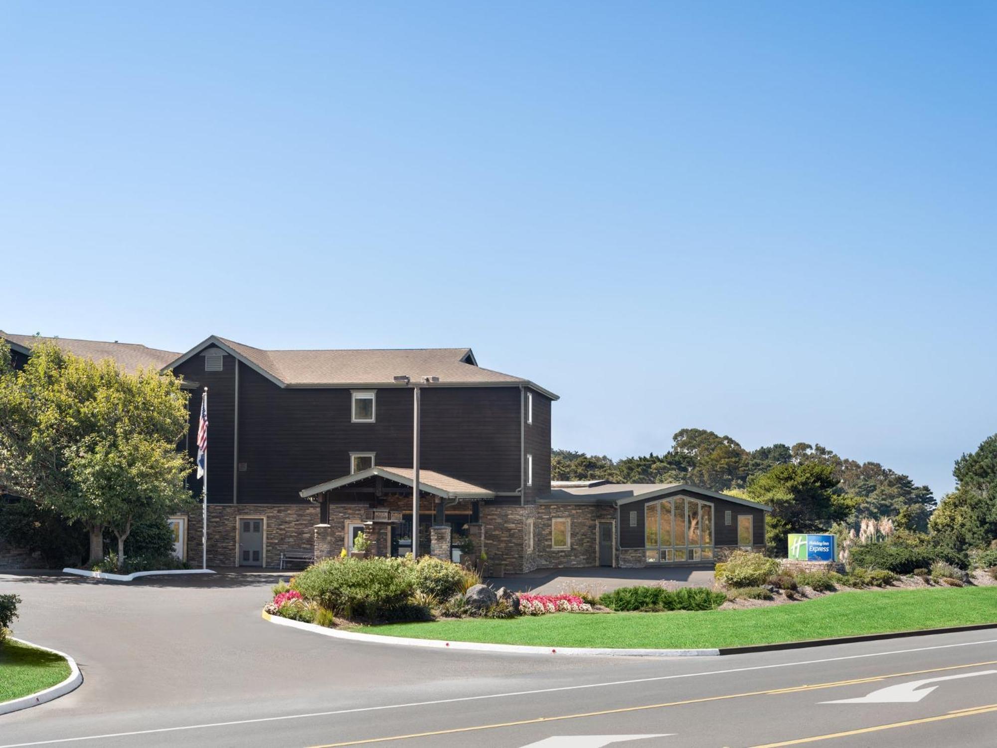 Holiday Inn Express Fort Bragg By Ihg Экстерьер фото