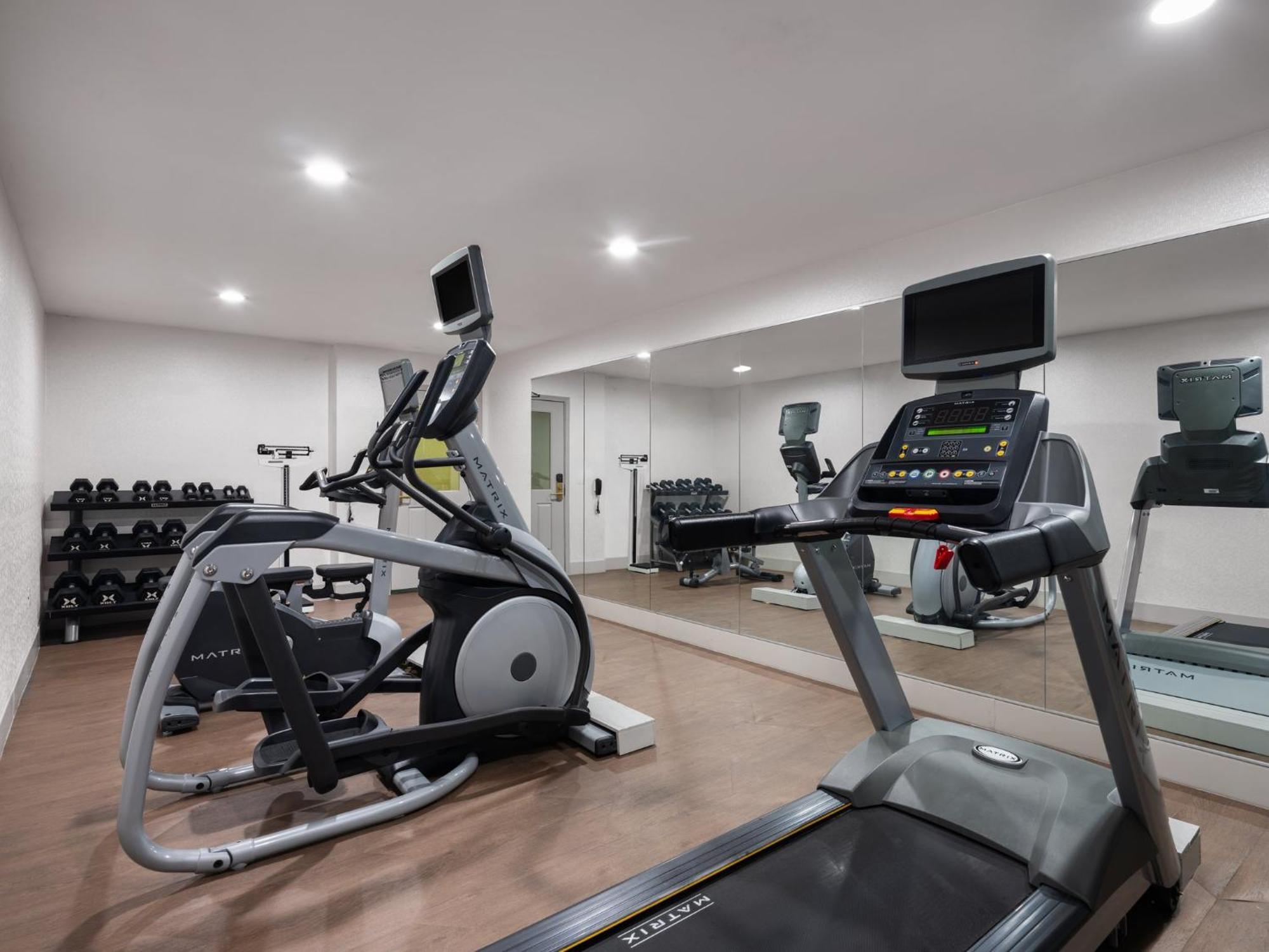 Holiday Inn Express Fort Bragg By Ihg Экстерьер фото