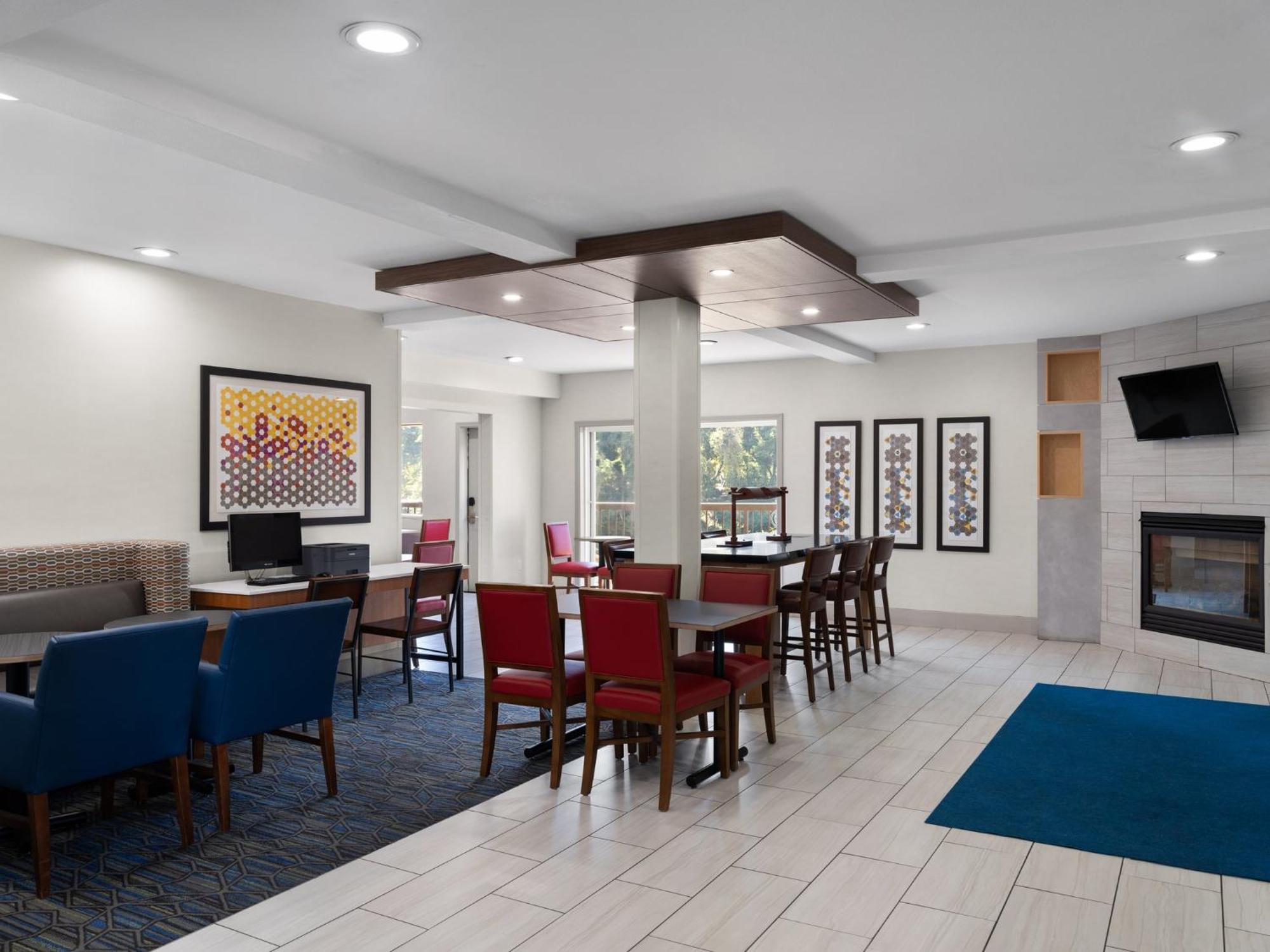 Holiday Inn Express Fort Bragg By Ihg Экстерьер фото