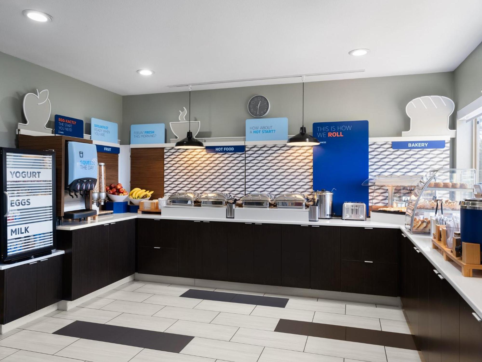 Holiday Inn Express Fort Bragg By Ihg Экстерьер фото