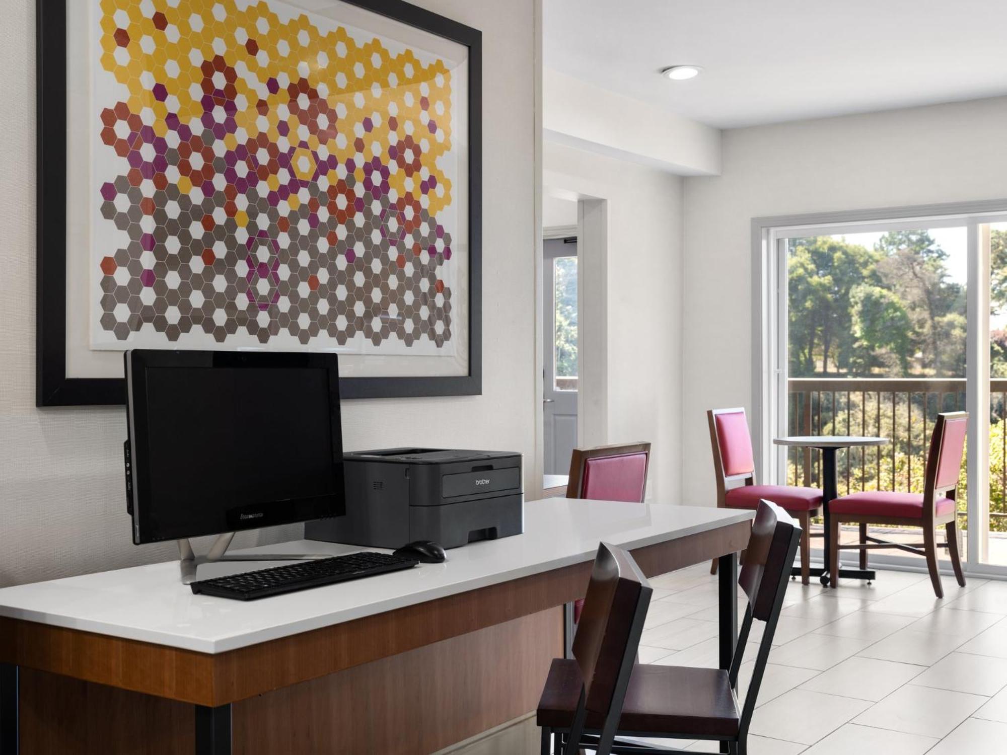 Holiday Inn Express Fort Bragg By Ihg Экстерьер фото