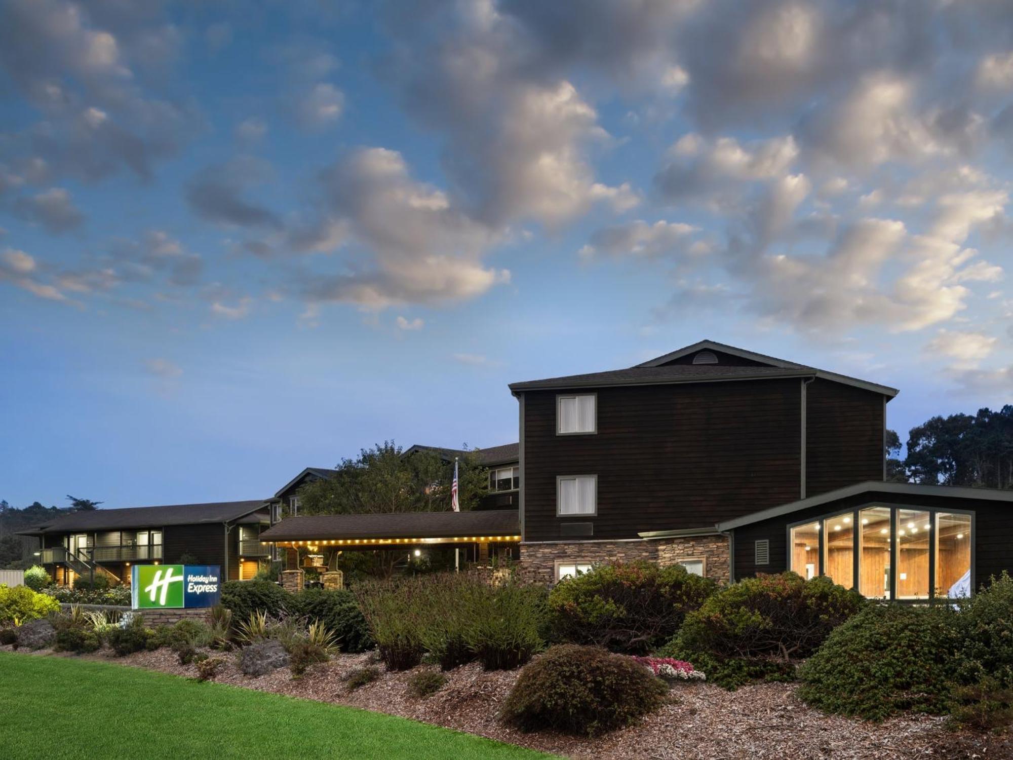 Holiday Inn Express Fort Bragg By Ihg Экстерьер фото
