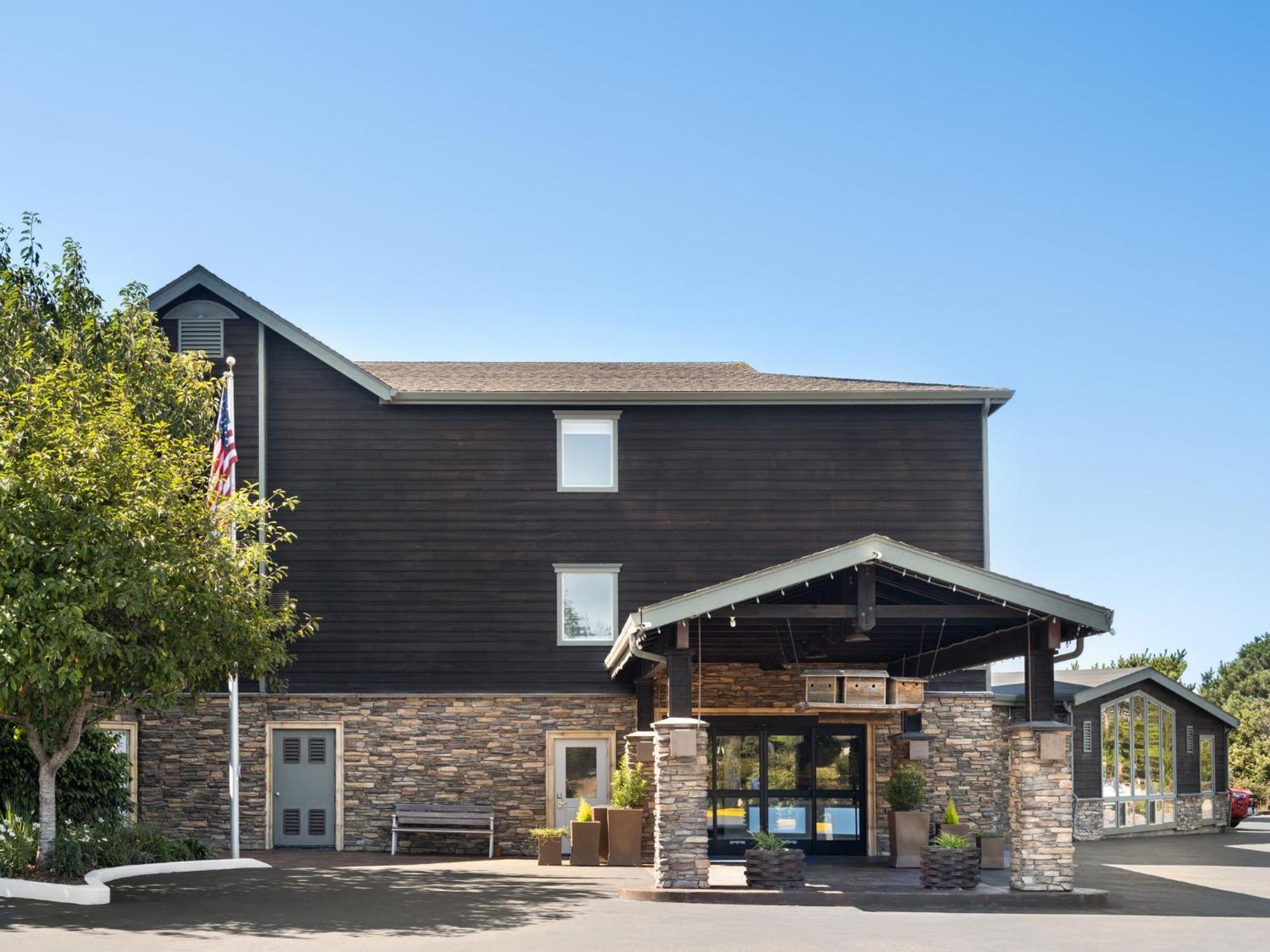 Holiday Inn Express Fort Bragg By Ihg Экстерьер фото